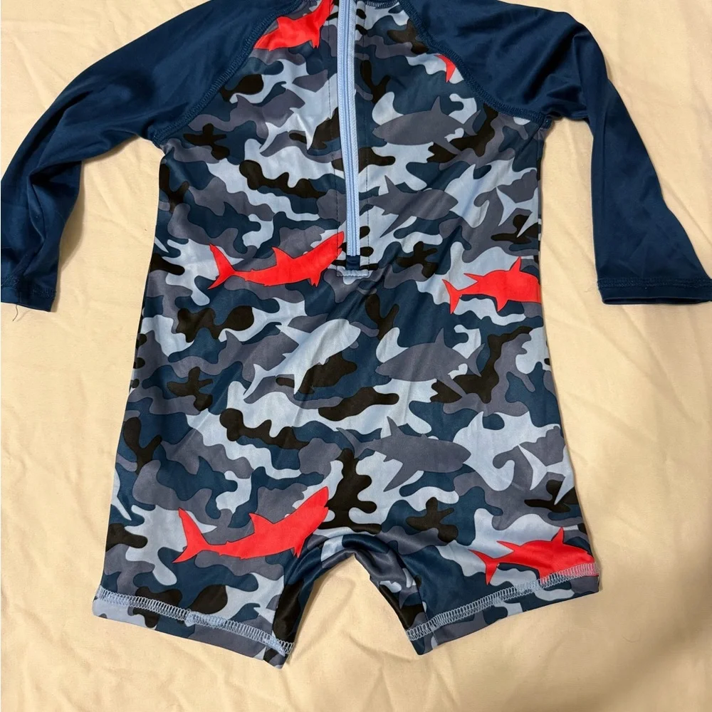 Hurley Navy & Red Camo Shark Kids Rash Guard - Picture 4 of 5